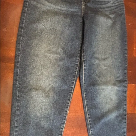 NWT Levi's High Waisted Mom Jeans  Mid Wash Blue 28x29 - Picture 14 of 14